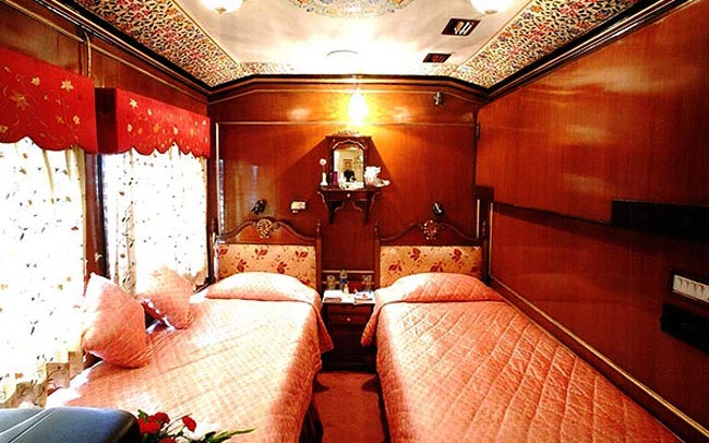 नए रंग रूप के साथ शाही सफर पर Palace on Wheels