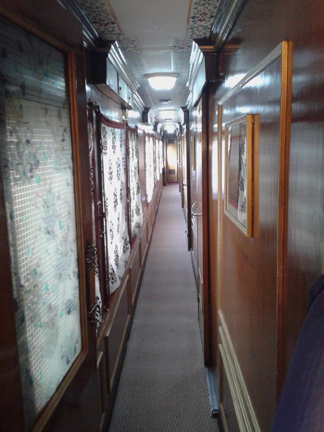 नए रंग रूप के साथ शाही सफर पर Palace on Wheels