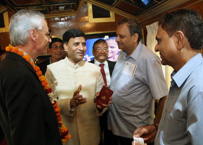 नए रंग रूप के साथ शाही सफर पर Palace on Wheels