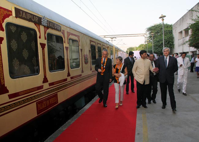 नए रंग रूप के साथ शाही सफर पर Palace on Wheels
