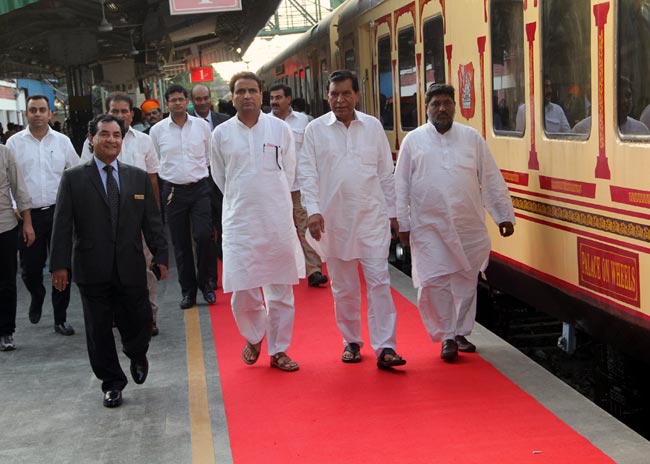 नए रंग रूप के साथ शाही सफर पर Palace on Wheels
