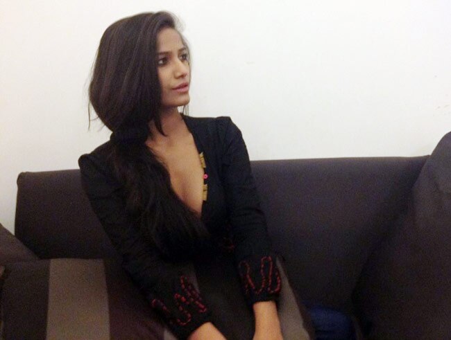 पूनम की इस अदा को आप क्‍या कहेंगे...