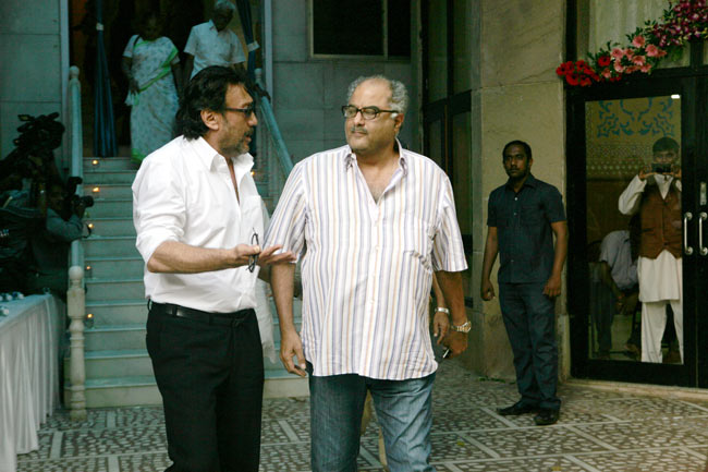 माधुरी दीक्षित के पिता की Prayer Meet में पहुंचा बॉलीवुड