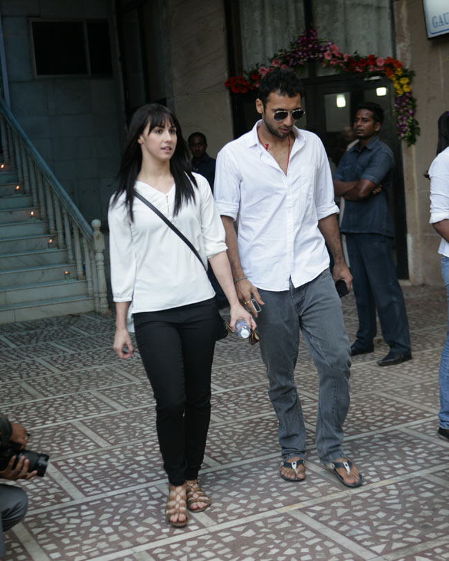 माधुरी दीक्षित के पिता की Prayer Meet में पहुंचा बॉलीवुड