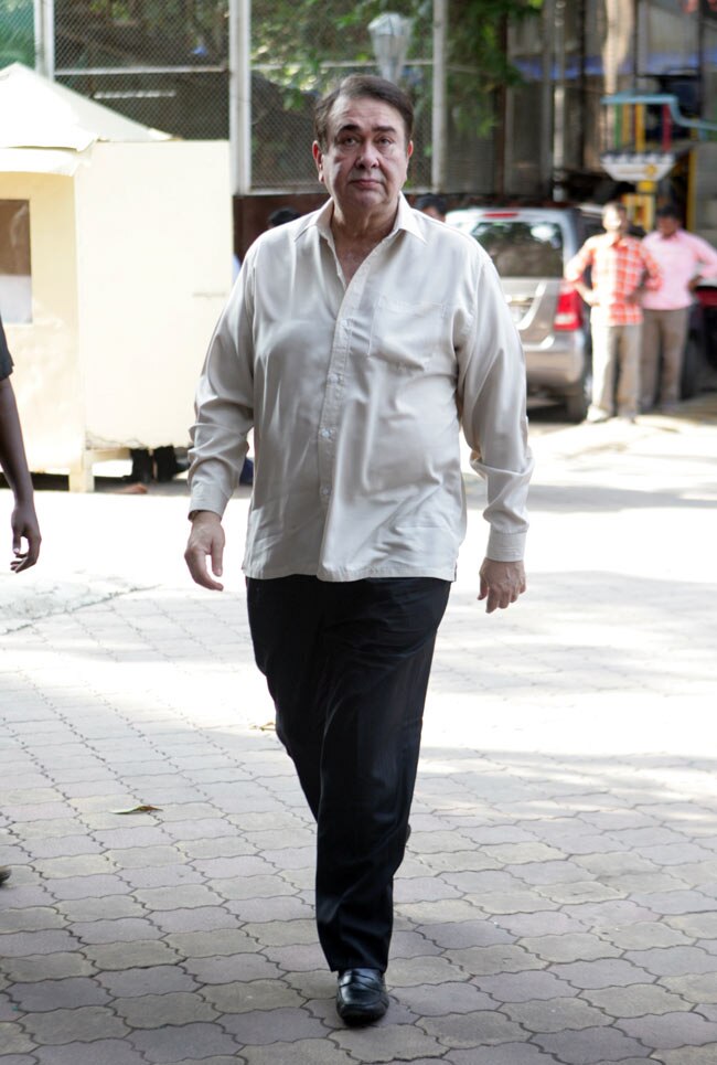 माधुरी दीक्षित के पिता की Prayer Meet में पहुंचा बॉलीवुड