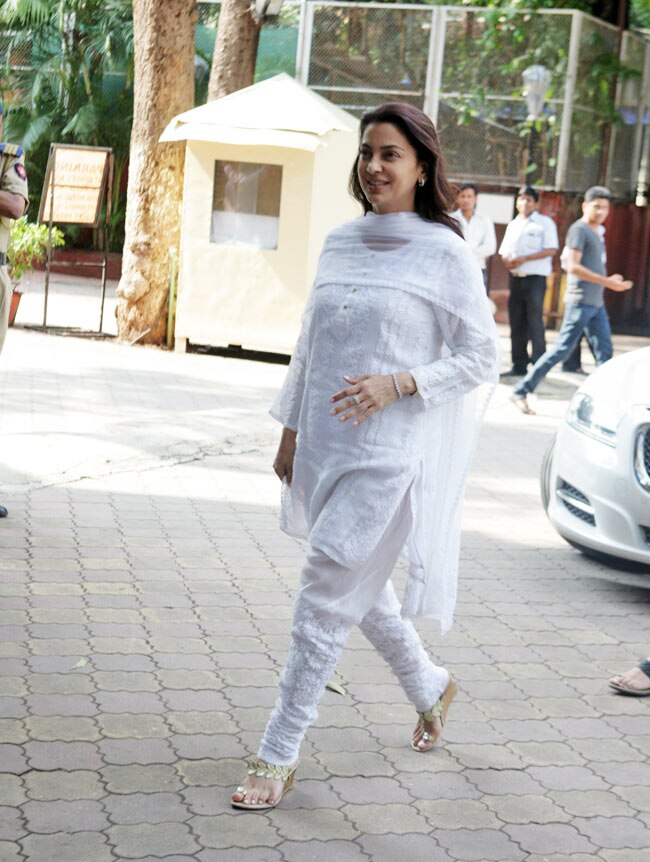 माधुरी दीक्षित के पिता की Prayer Meet में पहुंचा बॉलीवुड