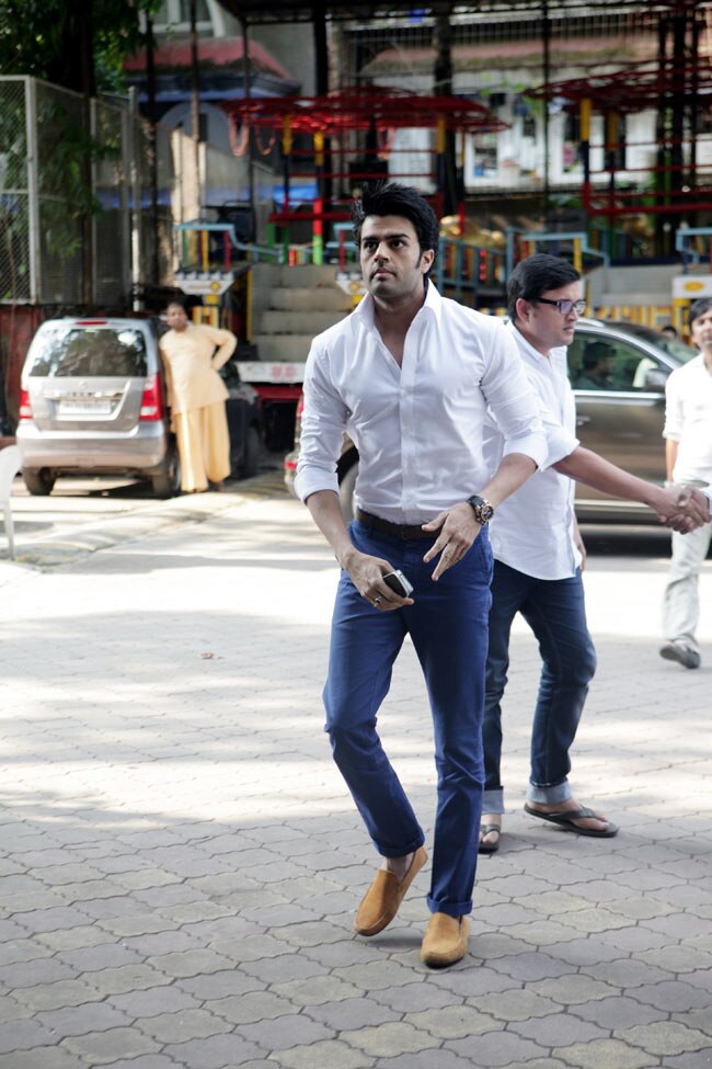 माधुरी दीक्षित के पिता की Prayer Meet में पहुंचा बॉलीवुड