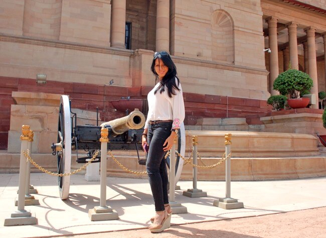 ...देखिए क्‍या हुआ जब संसद पहुंची 'सविता भाभी' | हॉट रोजलीन