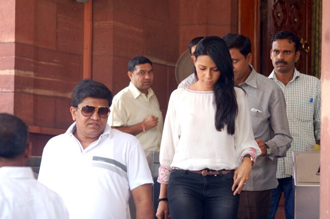 ...देखिए क्‍या हुआ जब संसद पहुंची 'सविता भाभी' | हॉट रोजलीन