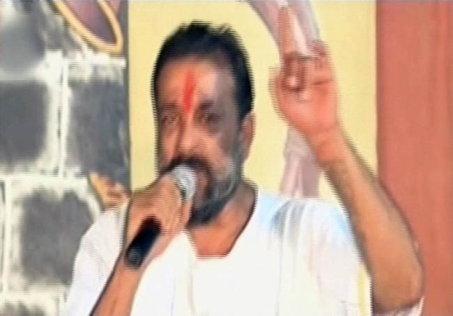 जेल से बाहर आईं 'मुन्नाभाई' की पहली तस्वीरें