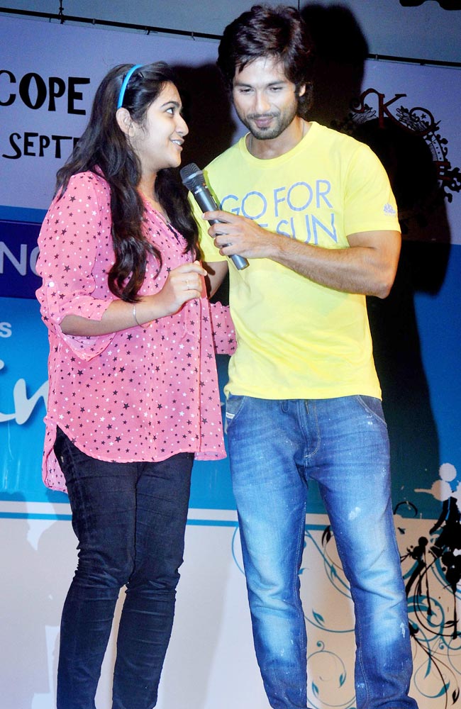 फैन्स के संग जमकर थिरके शाहिद कपूर