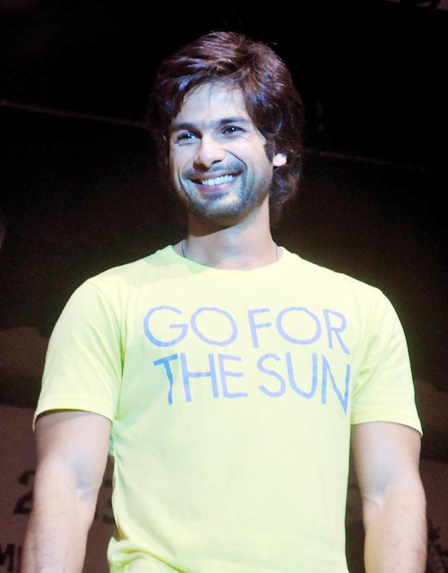 फैन्स के संग जमकर थिरके शाहिद कपूर