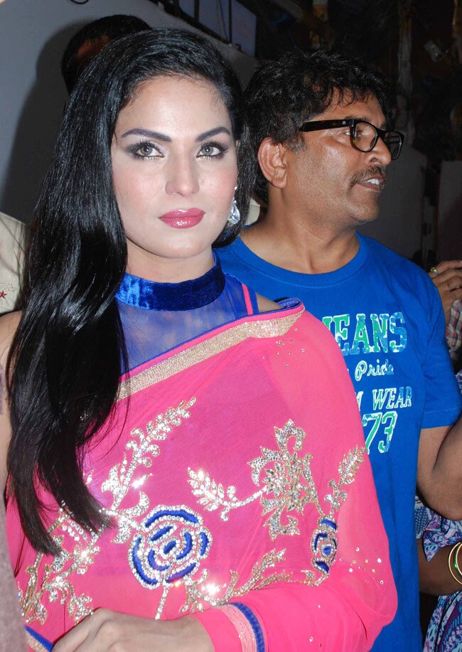 लालबागचा राजा के दरबार में पहुंची वीना मलिक