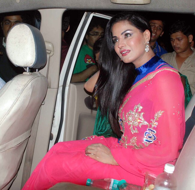 लालबागचा राजा के दरबार में पहुंची वीना मलिक