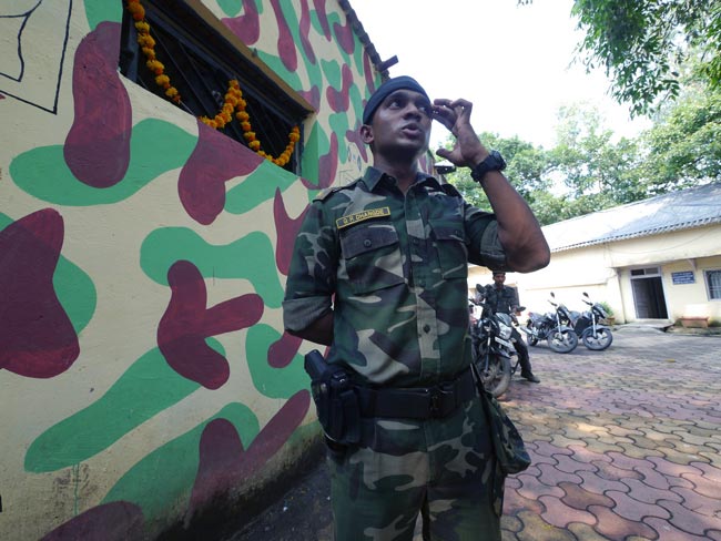 बचपन में मां से बिछड़ा, पुलिस वाला बन सामने आया