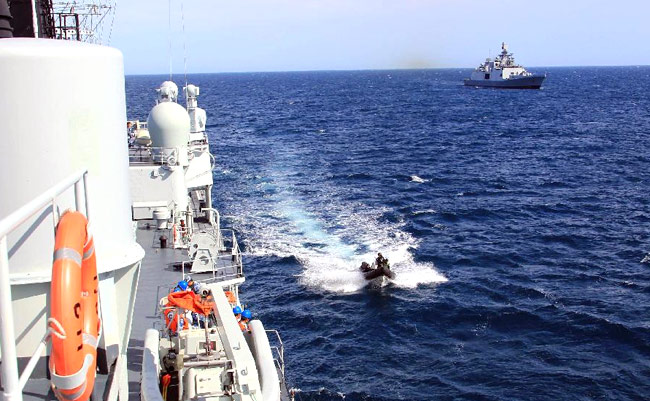 EXCLUSIVE फोटो: एक साथ समुद्र में उतरे भारत-चीन