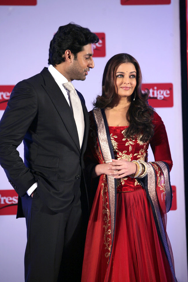 अभिषेक-ऐश्वर्या के बीच 'आंखों ही आंखों में इशारा हो गया...'