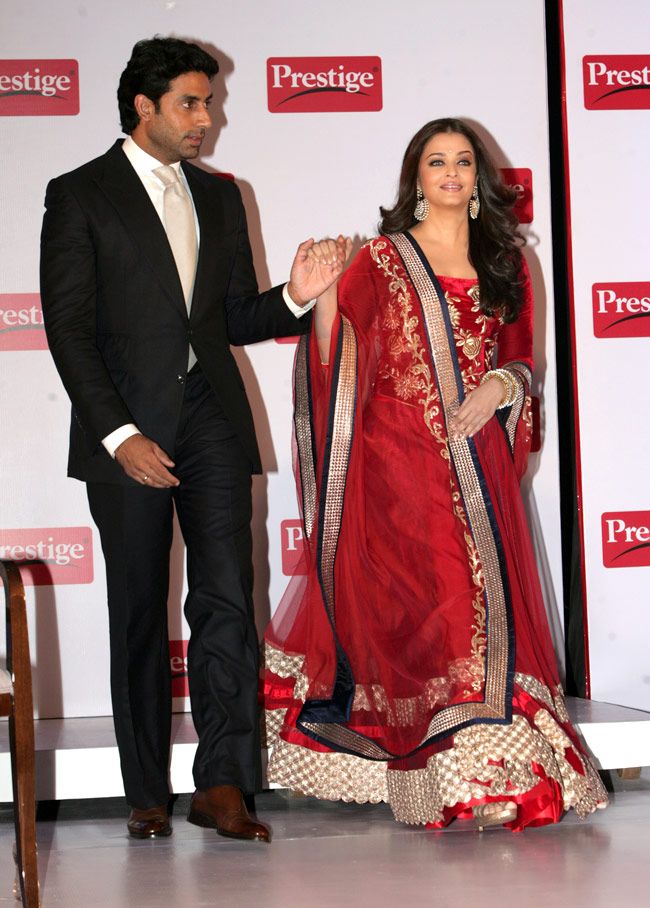 अभिषेक-ऐश्वर्या के बीच 'आंखों ही आंखों में इशारा हो गया...'