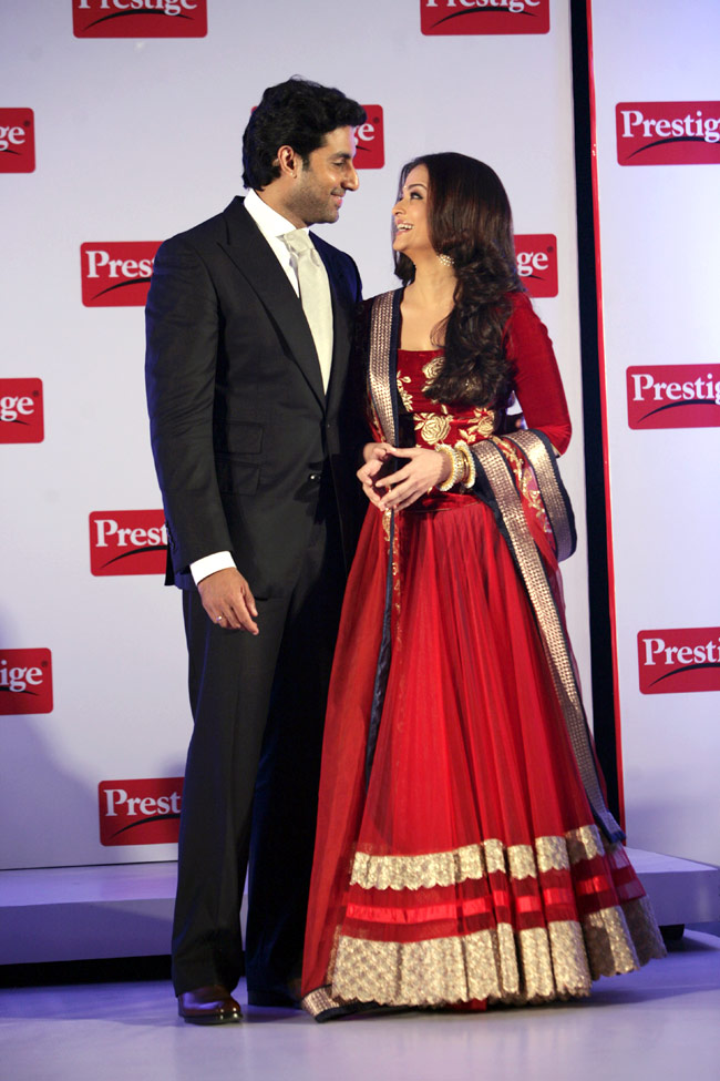 अभिषेक-ऐश्वर्या के बीच 'आंखों ही आंखों में इशारा हो गया...'