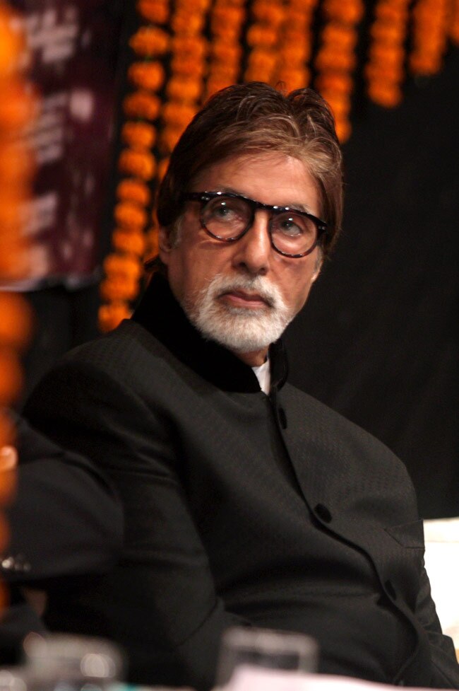 अमिताभ बच्‍चन ने मुंबई पुलिस कमिश्‍नर की किताब का लोकार्पण किया