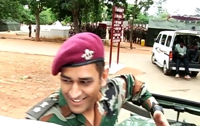 धोनी बनना चाहते थे सैनिक, किस्‍मत ने बनाया क्रिकेटर