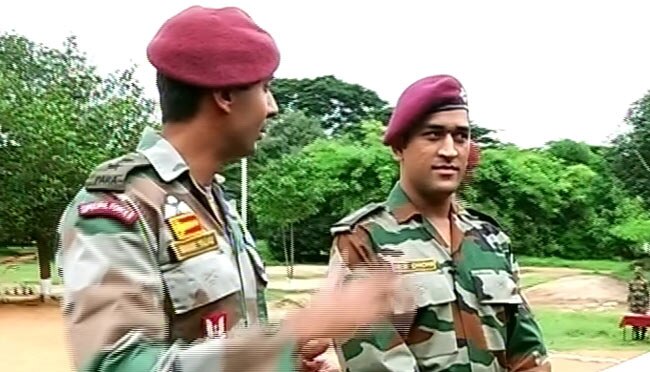 धोनी बनना चाहते थे सैनिक, किस्‍मत ने बनाया क्रिकेटर