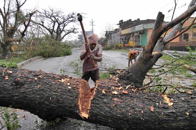 महातूफान 'पिलिन' पड़ा शांत, पीछे छोड़े तबाही के निशान