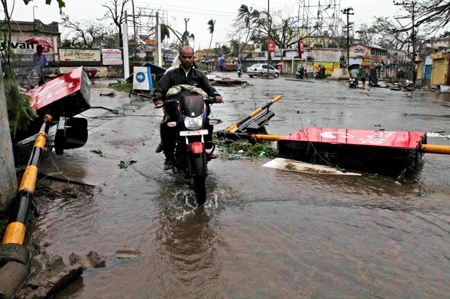 महातूफान 'पिलिन' पड़ा शांत, पीछे छोड़े तबाही के निशान