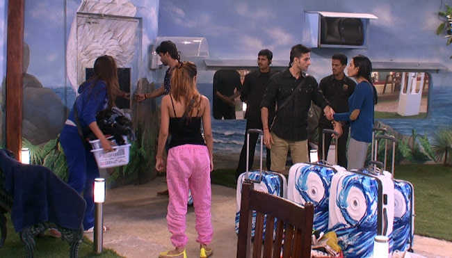 बिग बॉस: कुशाल के लिए गौहर ने भी छोड़ा घर