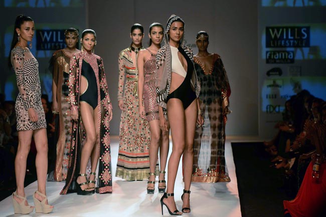 WIFW Day 1:  मालिनी रमानी के कलेक्शन्स ने जीता दिल