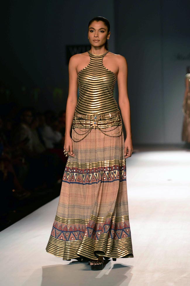 WIFW Day 1:  मालिनी रमानी के कलेक्शन्स ने जीता दिल