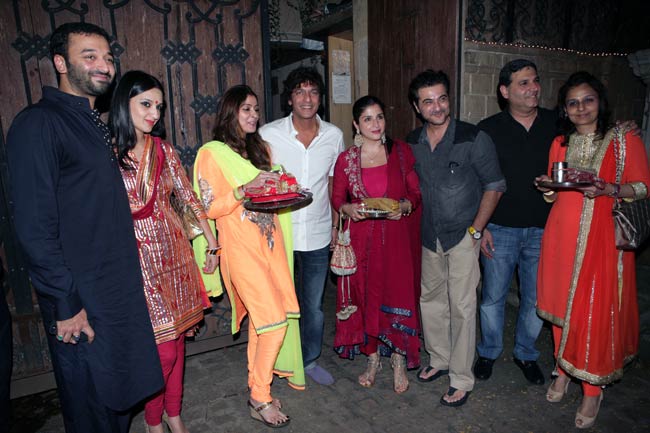 जरा सेलिब्रिटीज के करवा चौथ पर डालिये नजर...