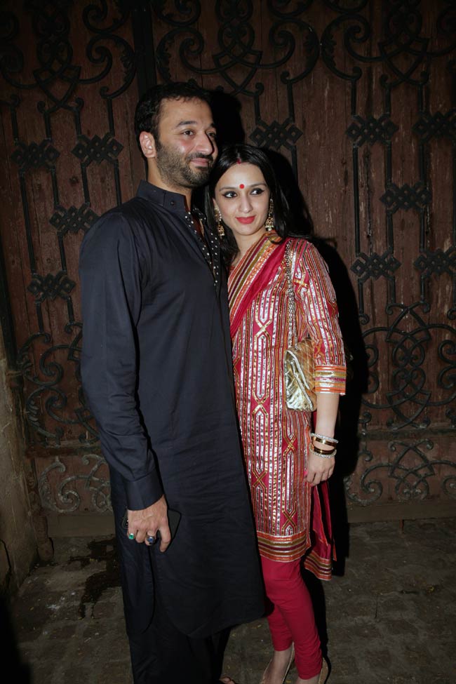 जरा सेलिब्रिटीज के करवा चौथ पर डालिये नजर...