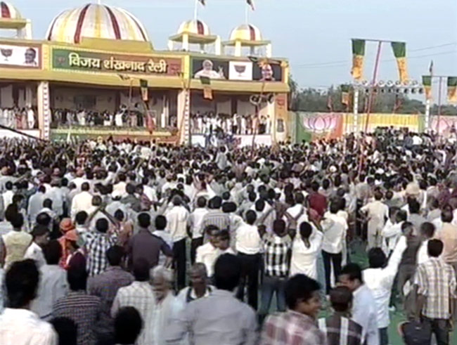 मोदी की कानपुर रैली में उमड़ा जनसैलाब