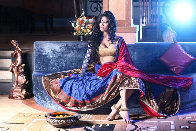 देखें पूनम पांडेय का लहंगा अवतार | अनदेखी पूनम