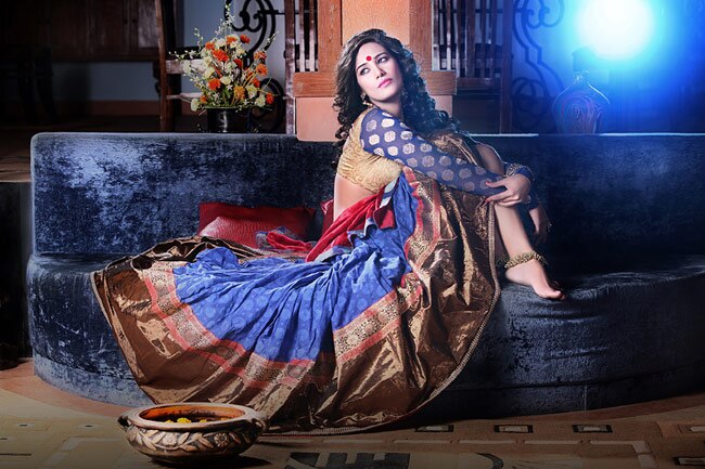 देखें पूनम पांडेय का लहंगा अवतार | अनदेखी पूनम