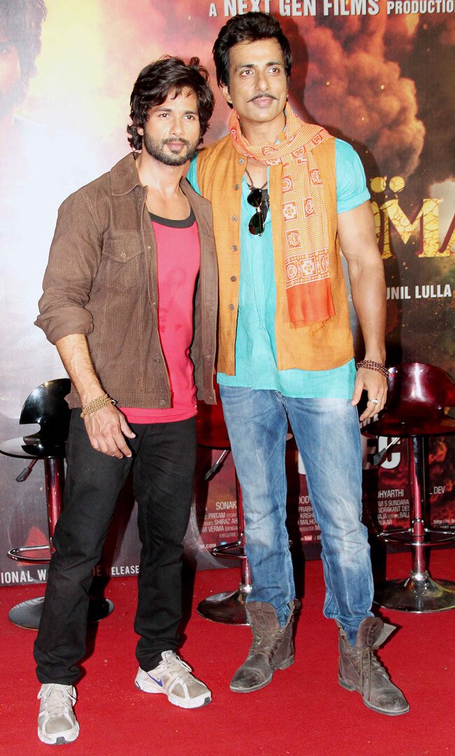 'R... Rajkumar' में रफ एंड टफ नजर आएंगे शाहिद