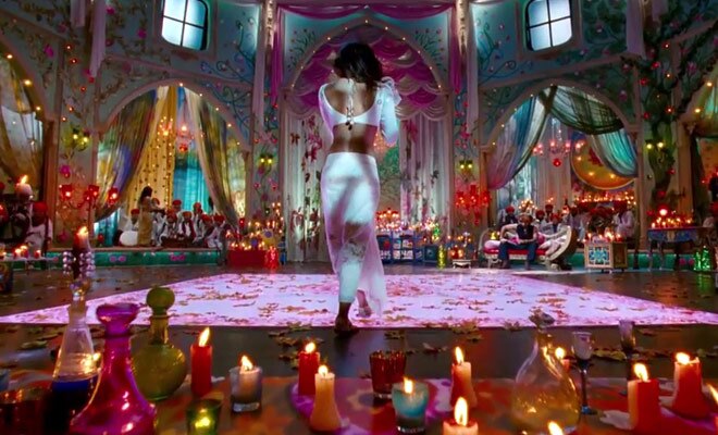 तस्वीरों में देखें प्रियंका का 'हॉट' आइटम नंबर