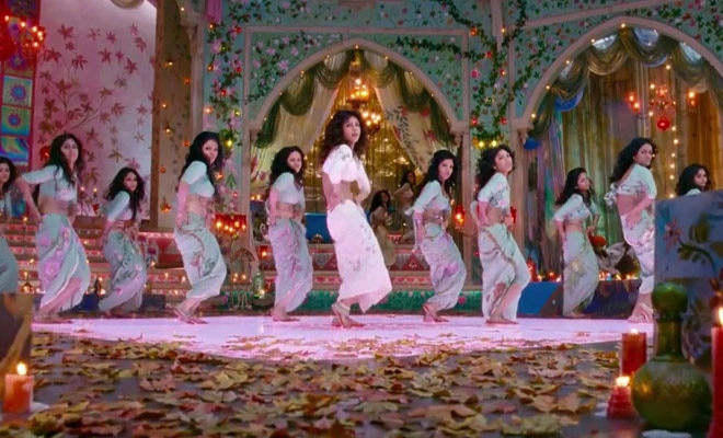 तस्वीरों में देखें प्रियंका का 'हॉट' आइटम नंबर