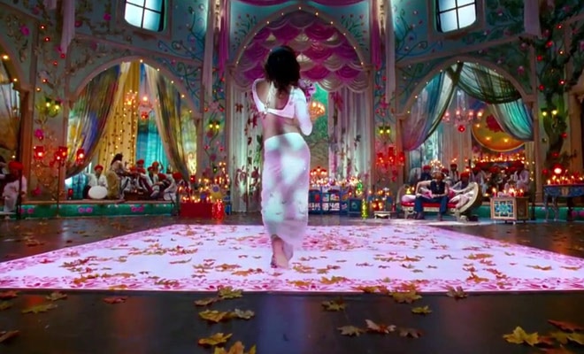 तस्वीरों में देखें प्रियंका का 'हॉट' आइटम नंबर