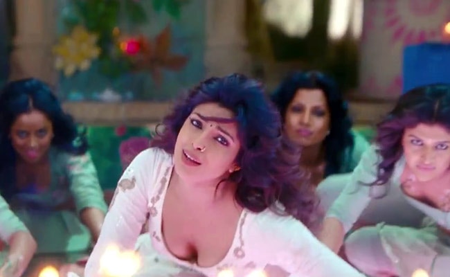 तस्वीरों में देखें प्रियंका का 'हॉट' आइटम नंबर