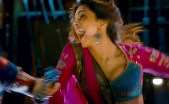 तस्वीरों में देखें प्रियंका का 'हॉट' आइटम नंबर