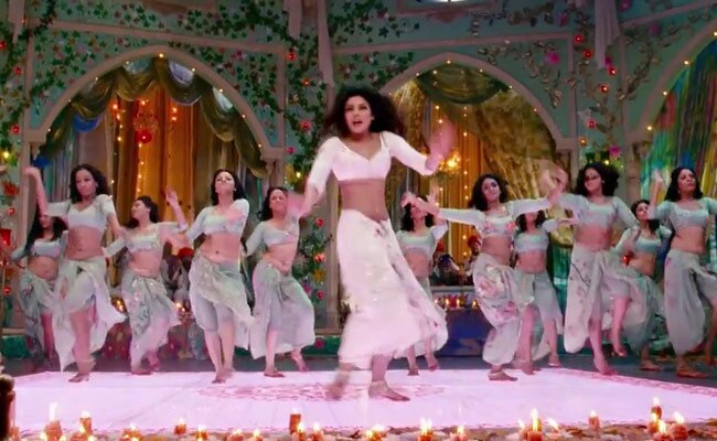 तस्वीरों में देखें प्रियंका का 'हॉट' आइटम नंबर