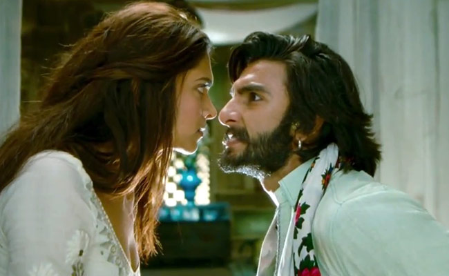 तस्वीरों में देखें प्रियंका का 'हॉट' आइटम नंबर