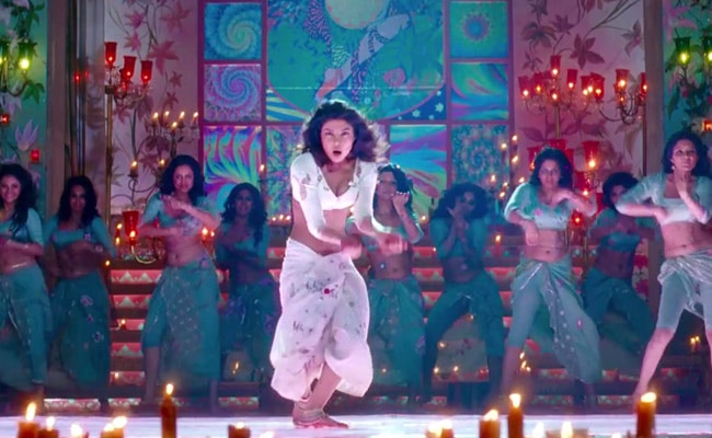 तस्वीरों में देखें प्रियंका का 'हॉट' आइटम नंबर