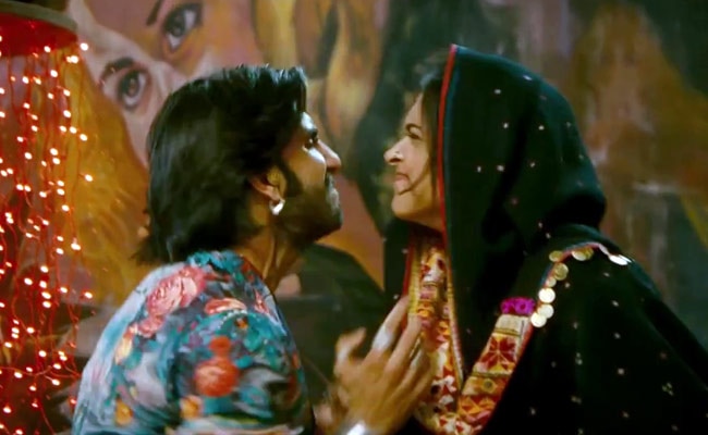 तस्वीरों में देखें प्रियंका का 'हॉट' आइटम नंबर