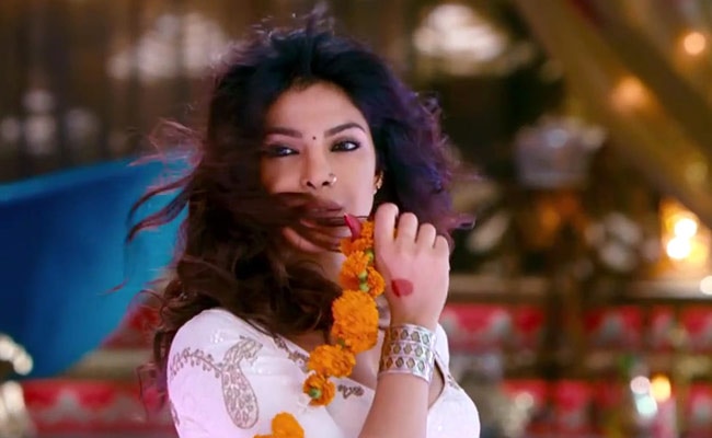 तस्वीरों में देखें प्रियंका का 'हॉट' आइटम नंबर