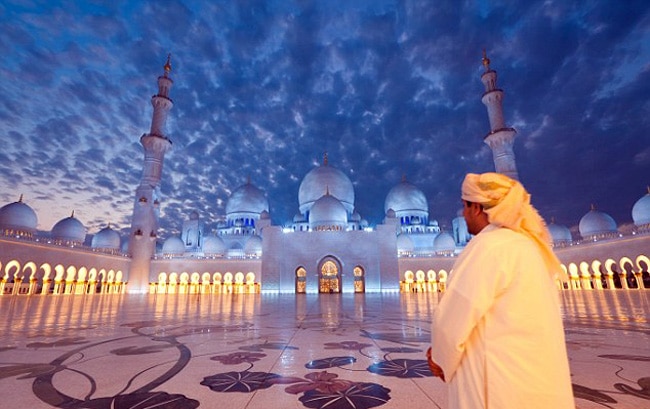 सांपों के साथ रिहाना का न्‍यूड फोटोशूट