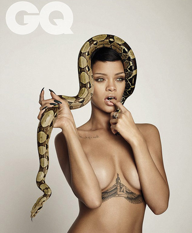 सांपों के साथ रिहाना का न्‍यूड फोटोशूट