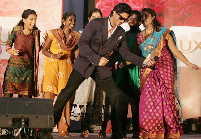 फैन्‍स के साथ किंग खान ने किया लुंगी डांस